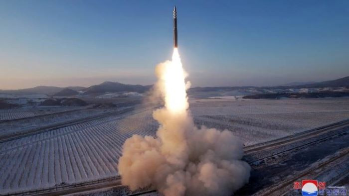 Северна Корея е изстреляла няколко крилати ракети в Жълто море в сряда.
